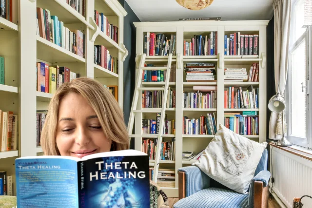 Descoperă Theta Healing: O Călătorie Amuzantă în Subconștientul Tău!